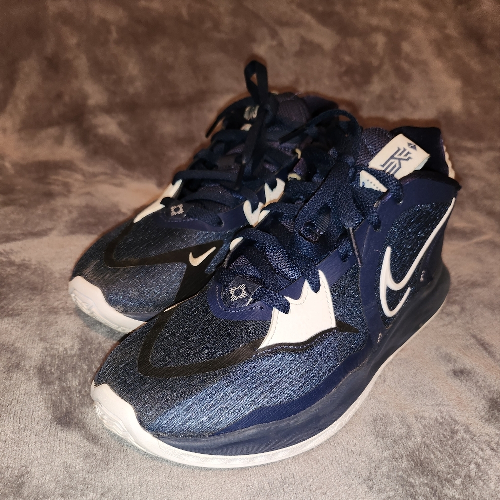 Nike Kyrie Low 5 TB Sneakers